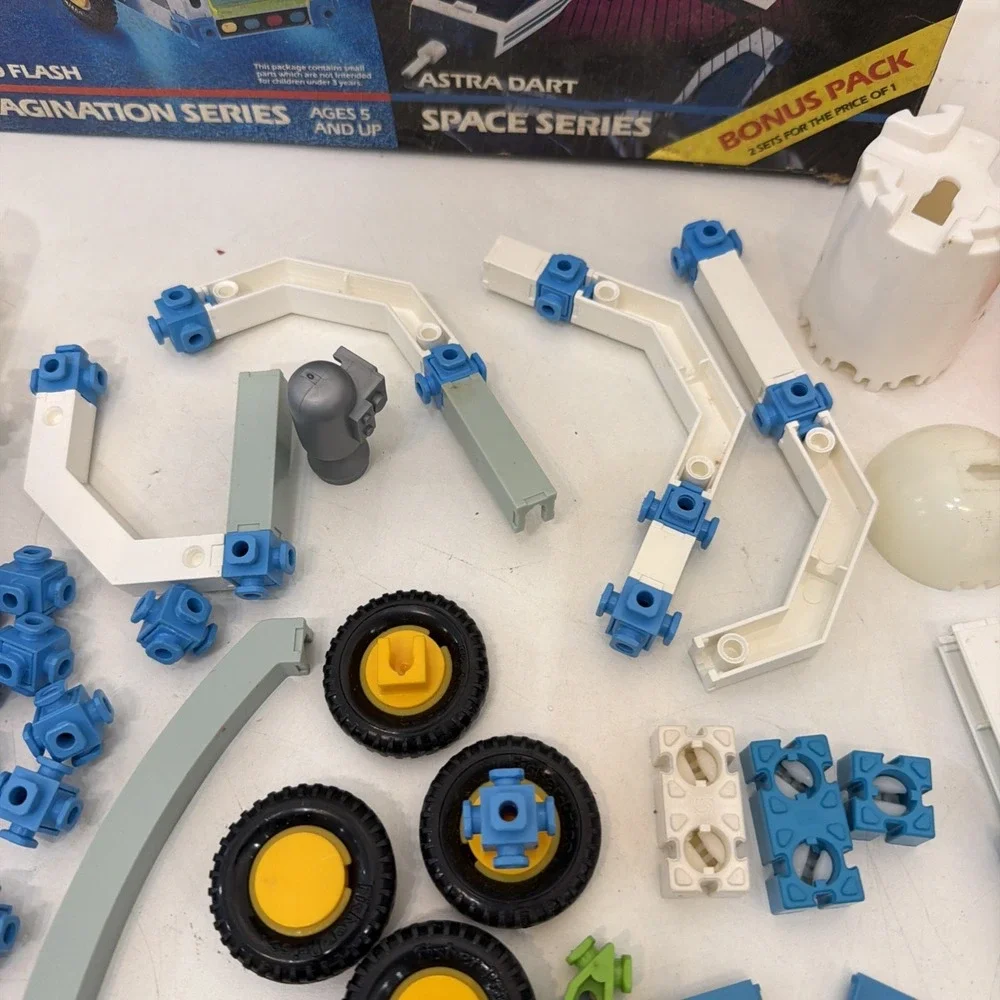 Fisher Price Construx Action Building System Speed Flash Astra Dart Set 6009